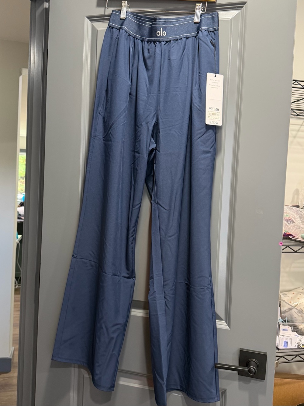 NWT Alo Yoga Suit Up Trouser size Large